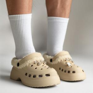 Unisex Crocs with Fleece Lining for Spring, Autumn & Winter - Warm and Comfortable